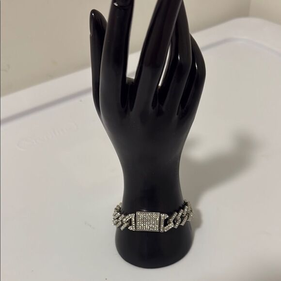 Vintage Rhinestone Cuban Link Silver Tone Bracelet with Push Lock Closure. - Picture 5 of 5